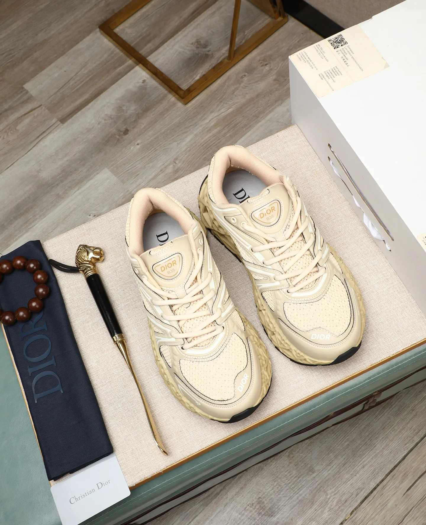 Men's shoes 💰800💰 Men's style 👦🏻Dior Dior B35 High-end quality Original casual sports shoes Upper: special environmentally friendly leather. High-frequency brand totem, brand totem cloth, tongue plastic brand logo, heel high-frequency brand logo Lining: brand canvas Original version: ultra-light TPR·rubber; two-color molded outsole Ultra-high quality control and fine workmanship: High-end, extravagance and class. Size: 39-44 (38, 45, 46, can be customized)…! !